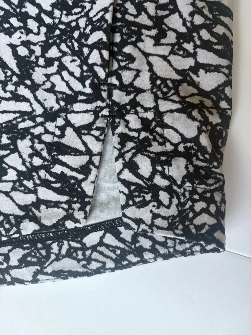 Lululemon Black White Abstract Print Performance Shorts Women's Size 6
